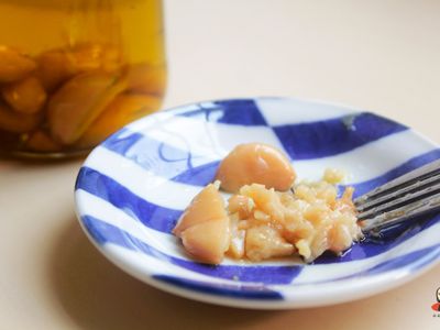 油封大蒜｜低溫慢烤的深度美味