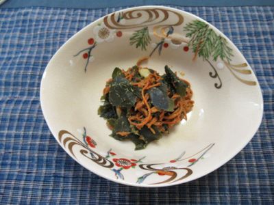 芥末拌海帶芽蟲草花