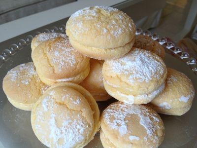 參考食譜 :  [ i ♥ 廚房] 台式馬卡龍~小西點(又名牛利)