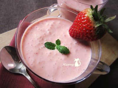 參考食譜 : ♥開動with Kat♥草莓香草奶昔