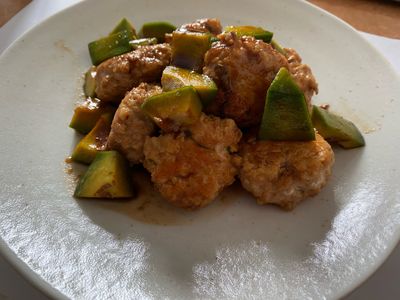 照燒酪梨與雞肉團子