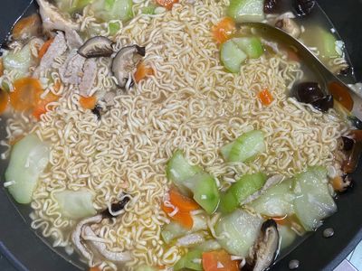參考食譜 : 絲瓜湯泡麵