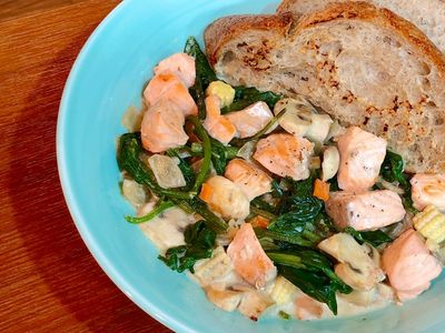 白醬鮭魚燉菠菜