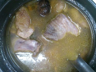 參考食譜 : 蒜頭香菇雞湯