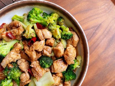 參考食譜 : 花椰菜炒黑胡椒雞丁