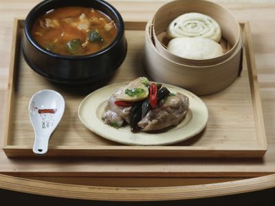 花捲饅頭｜韓式大醬湯｜剝皮辣椒雞