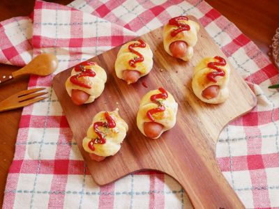 免發酵「熱狗捲小餐包」鬆餅粉也能完成喔！