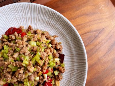 參考食譜 : 芹菜炒肉末