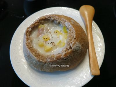 參考食譜 : 玉米濃湯麵包盅～五分鐘免揉麵包