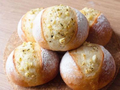 參考食譜 : 外脆內軟 香蒜牛油法國麵包球