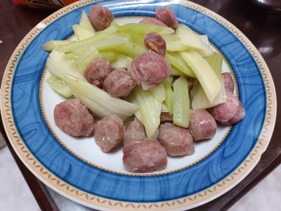 西洋芹炒香腸