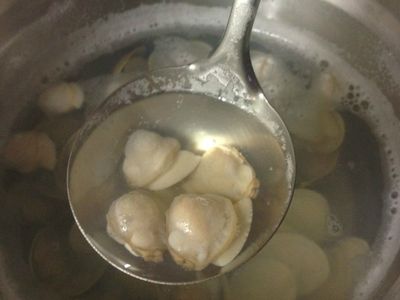 參考食譜 : 小資食補 - 飽滿的薑絲蛤蠣湯