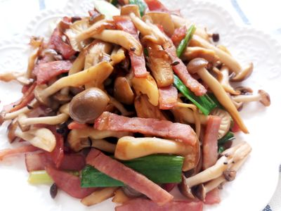 乾煸培根鴻喜菇-鹹香下飯