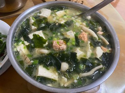 鮭魚紫菜味噌豆腐湯