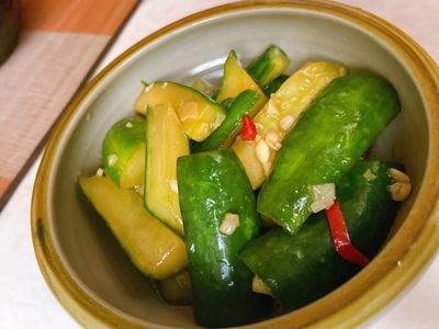 參考食譜 : 夏日必備-涼拌小黃瓜