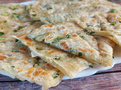 參考食譜 : 蔥油餅 燙麵法