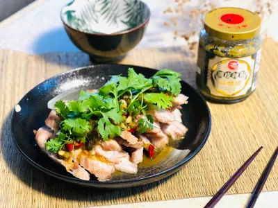 香煎松阪豬佐剝皮辣椒味增醬