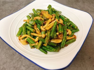 長豆炒雪白菇