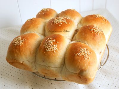 參考食譜 : [得意的ㄧ天橄欖油] 簡易核桃餐包(湯種)