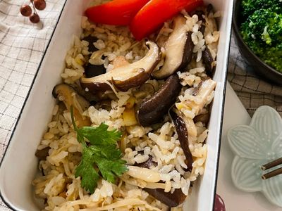 蒜煸菇菇拌飯