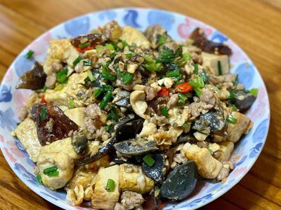 參考食譜 : 皮蛋炒雞蛋豆腐