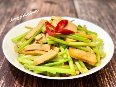 芹菜炒豆干 / 家常菜