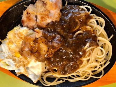 黑胡椒鐵板雞排麵
