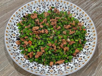 蒼蠅頭(韭菜花炒肉末)