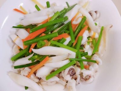 參考食譜 : 韭菜花炒花枝