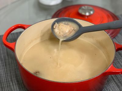 參考食譜 : 蒜頭雞湯（濃白湯頭）