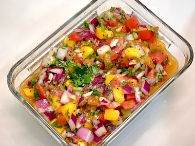 參考食譜 : 自製芒果莎莎醬