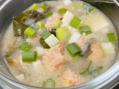 參考食譜 : 鮭魚味噌湯