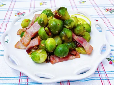 孢子甘藍炒培根（小高麗菜球）