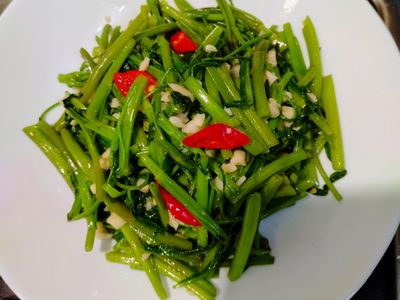 參考食譜 : 好男人料理-蒜炒空心菜