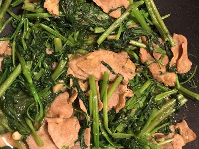 沙茶肉片炒空心菜