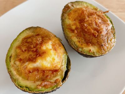 參考食譜 : 焗烤酪梨蛋/酪梨烤蛋