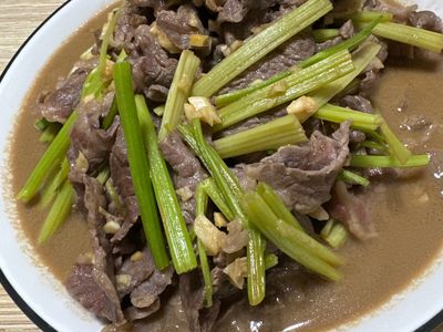 芹菜炒牛肉