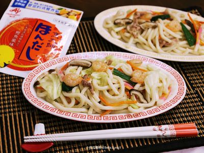 參考食譜 : 炒烏龍麵