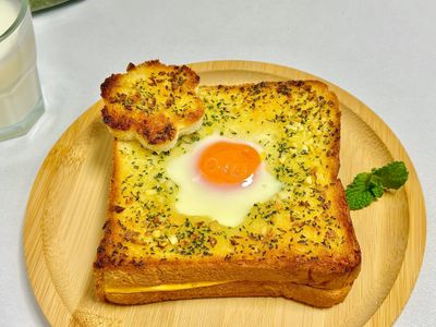 蒜蓉起司蛋吐司！完美的快速早餐！