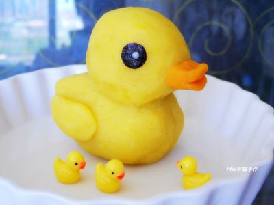 參考食譜 : 【地瓜泥黃色小鴨】