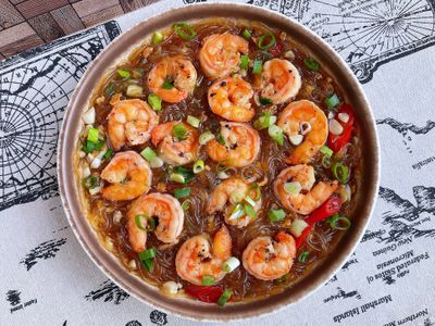 參考食譜 : 蒜香蝦仁粉絲煲