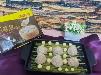 蘆筍蒸灌湯小籠包