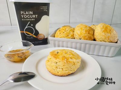 酸甜輕盈，外酥內鬆的百香果優格司康