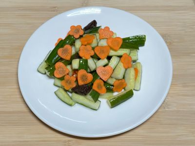 參考食譜 : 酸梅涼拌小黃瓜
