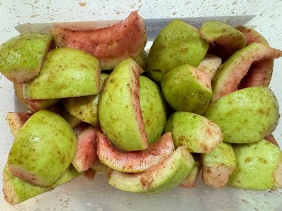 參考食譜 : 醃芭樂(梅粉+檸檬冰角)