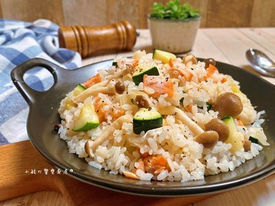 參考食譜 : 奶油鮮蔬鮭魚飯