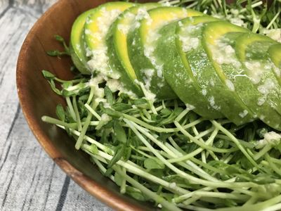 鹽麴檸檬碗豆嬰酪梨沙拉｜世上的鹽