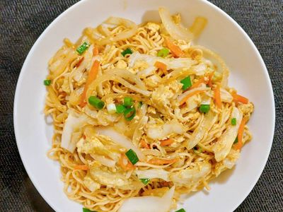 參考食譜 : 家常高麗菜炒麵