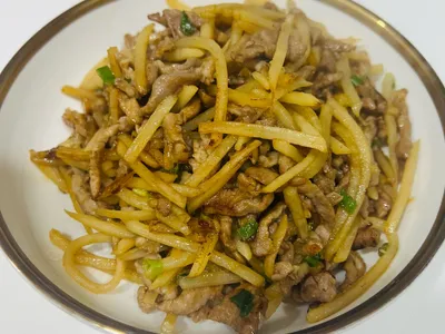 參考食譜 : 馬鈴薯炒肉