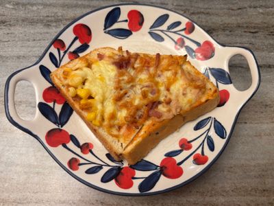 綜合3味扇型焗烤吐司（玉米火腿海底雞）